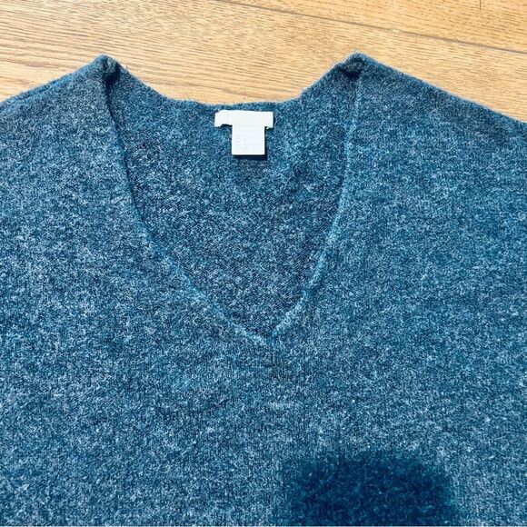 H&M Women's Cropped Wool Blend V-Neck Sweater in Navy Blue Size Small - Picture 5 of 8